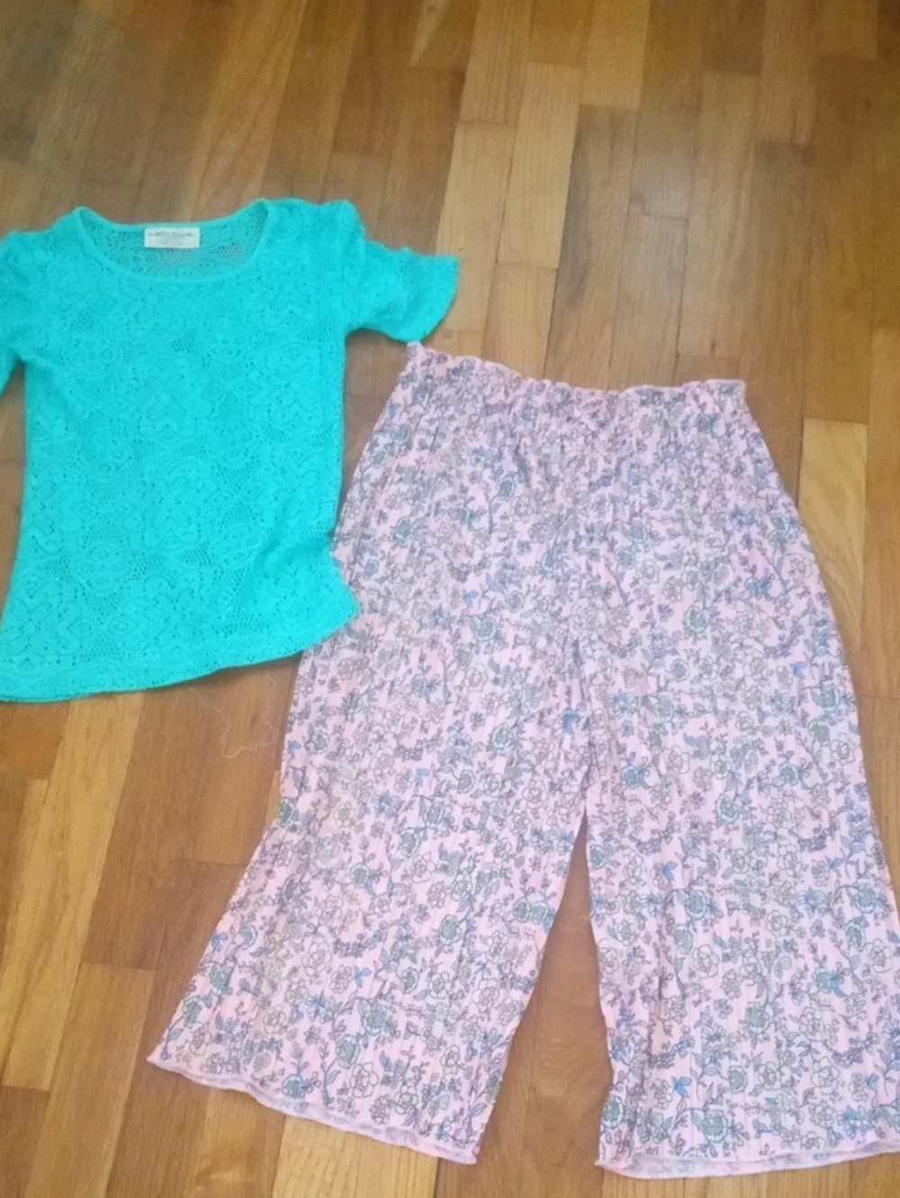 girl large sage gree Lace Top and Pink Flower gaucho capri pants